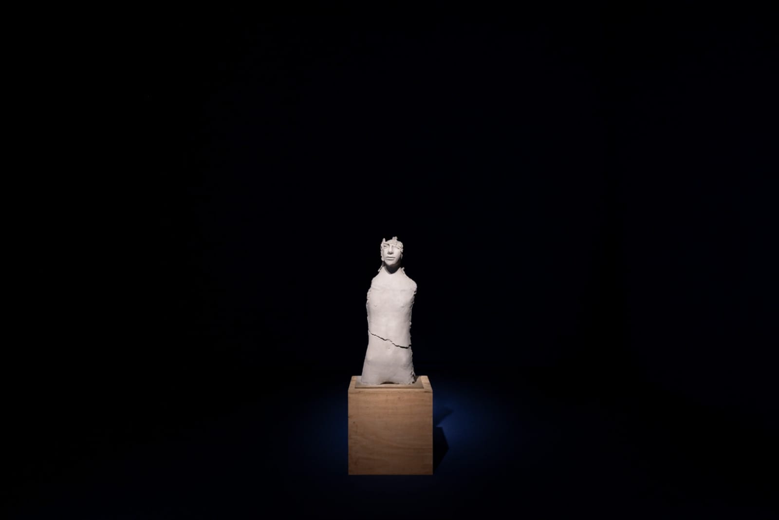 Image of Installation view of Mark Manders exhibition at Bonnefanten Museum