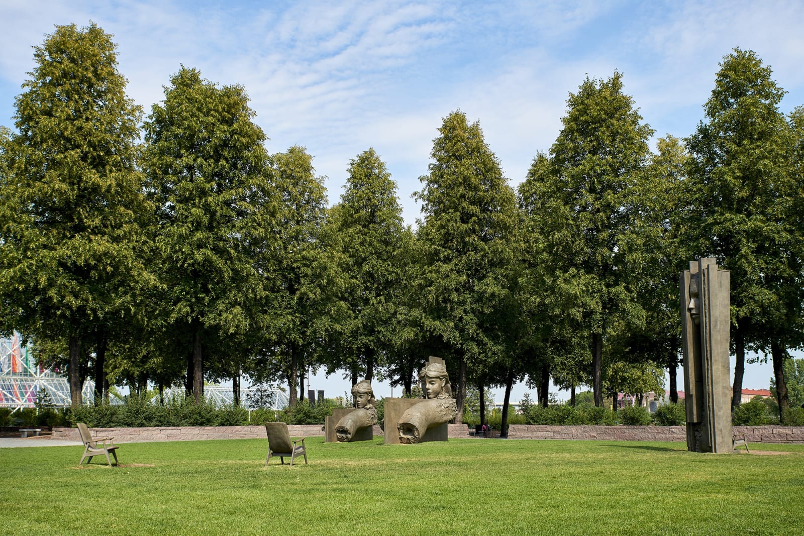 image of Mark Manders large bronze sculpture of figures in garden