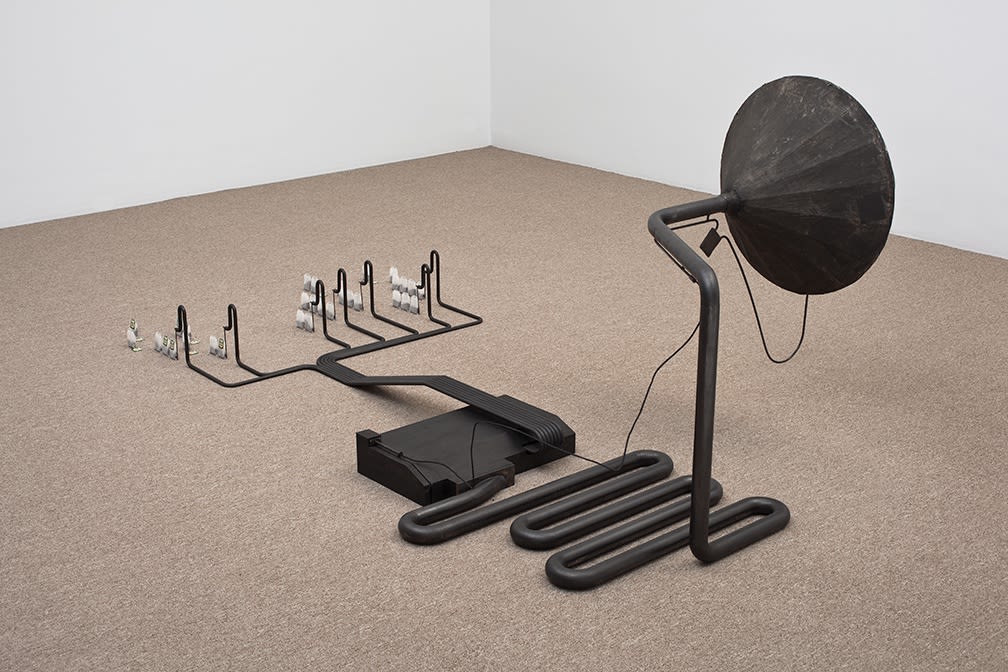 Image of Mark Manders sculptures installation view