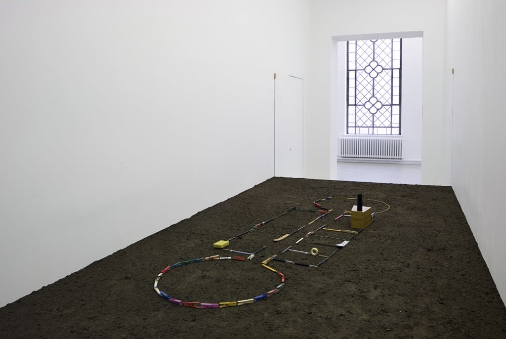 image of Mark Manders floor sculpture of floorplan