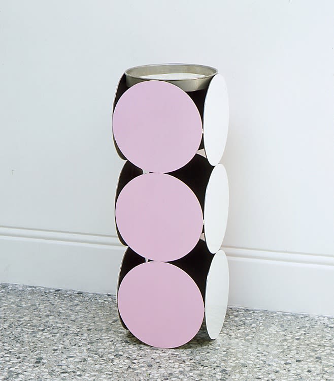 image of a ash tray sculpture