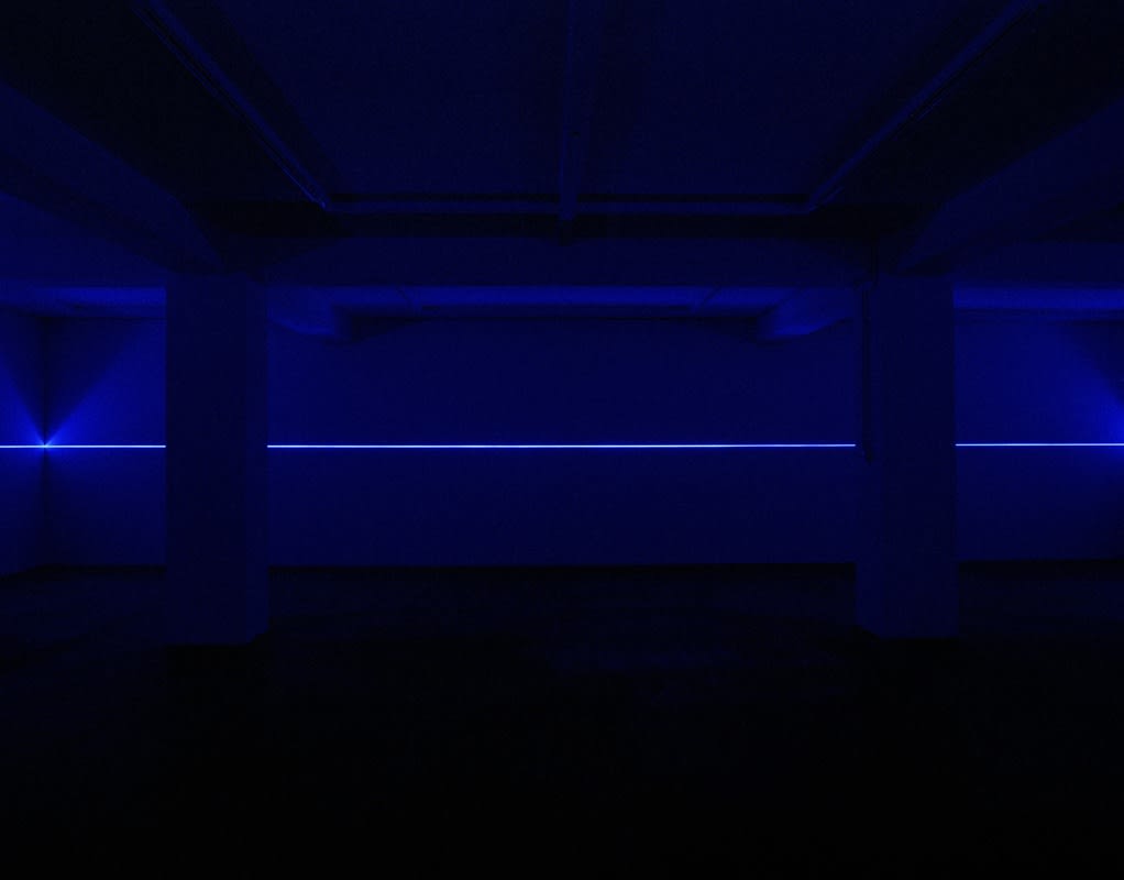 image of horizon line light