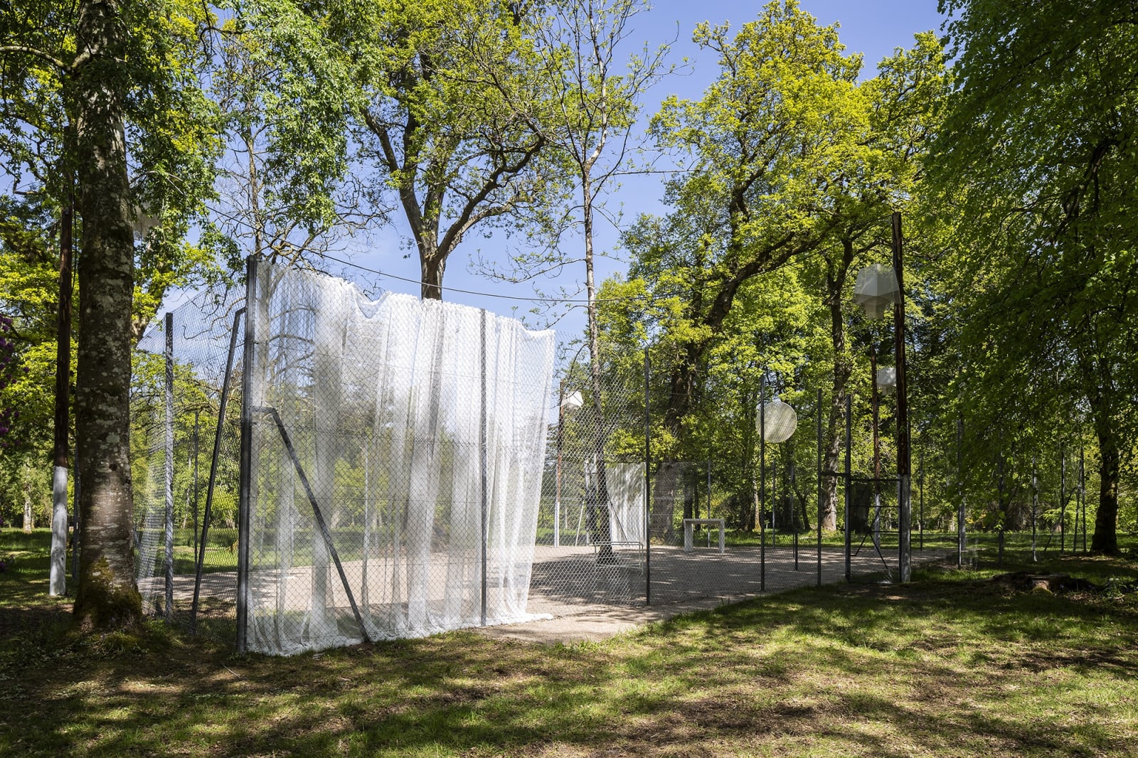 image of boyce outdoor installation on tennis court
