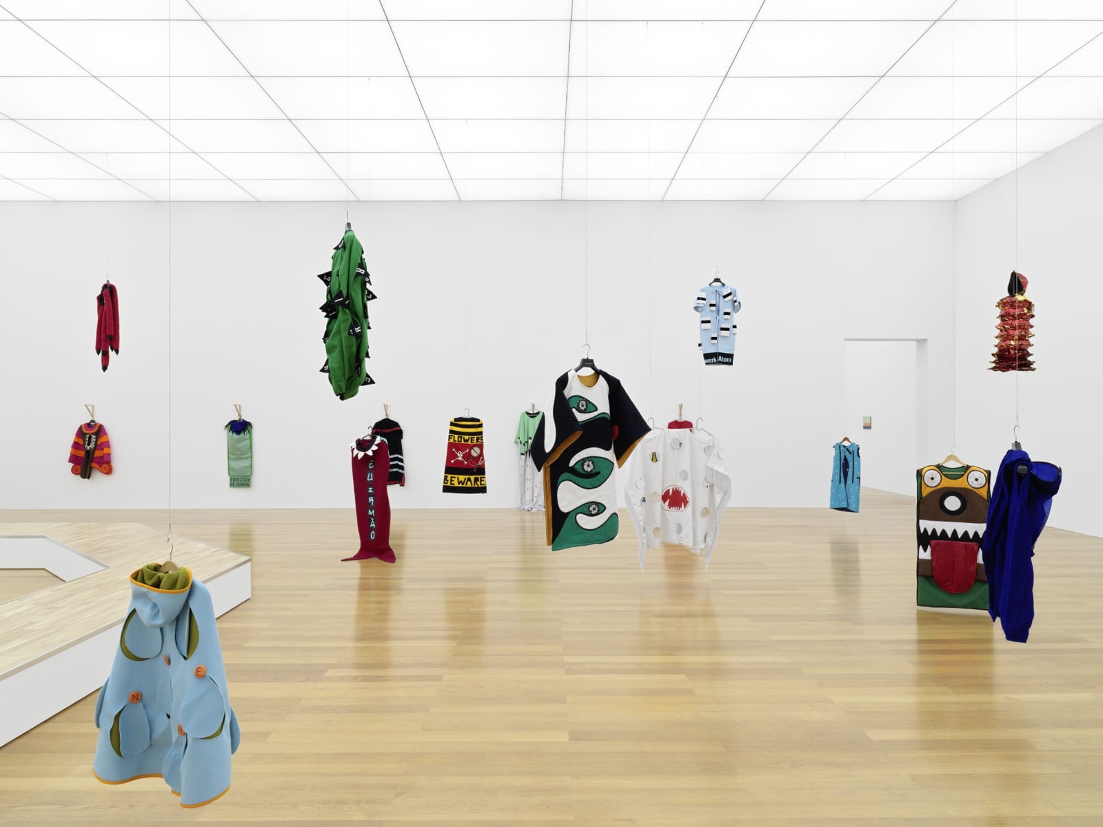 Installation image of Rivane Neuenschwander: knife does not cut fire