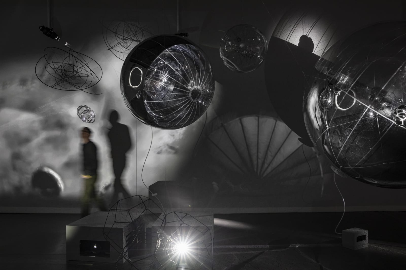 Installation image of Tomás Saraceno: Particular Matter(s)