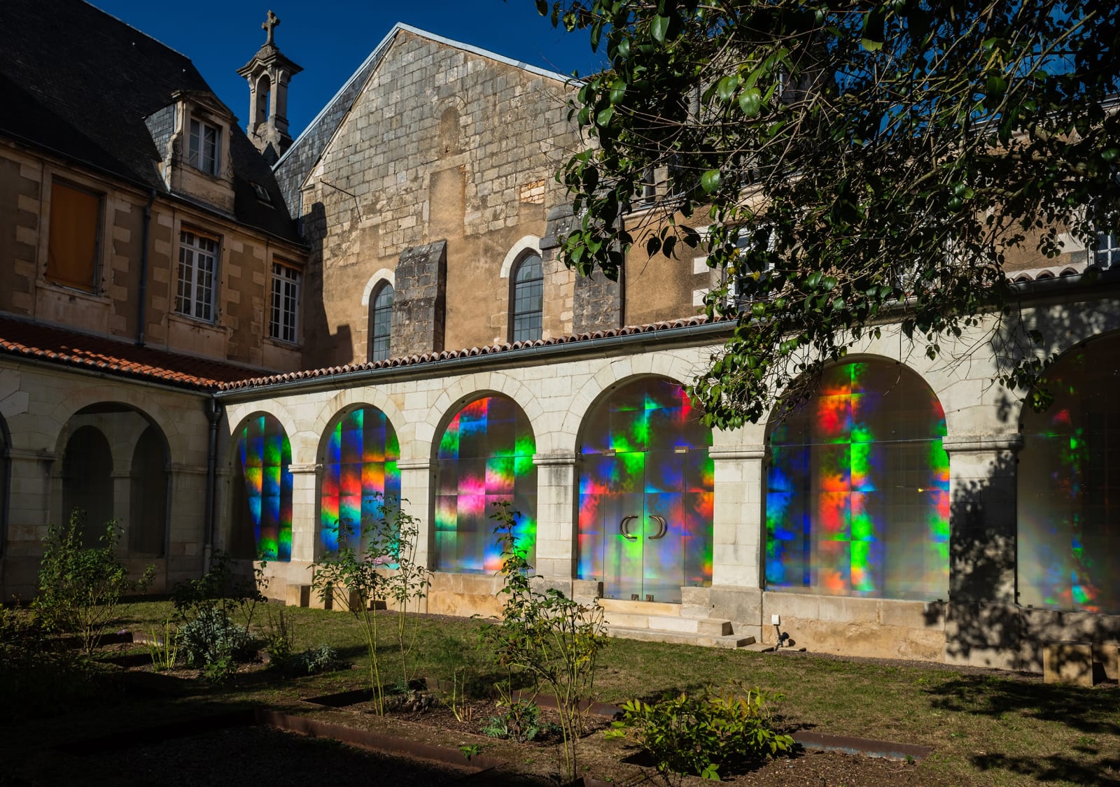 Installation view of Kimsooja: Traversées\Kimsooja.