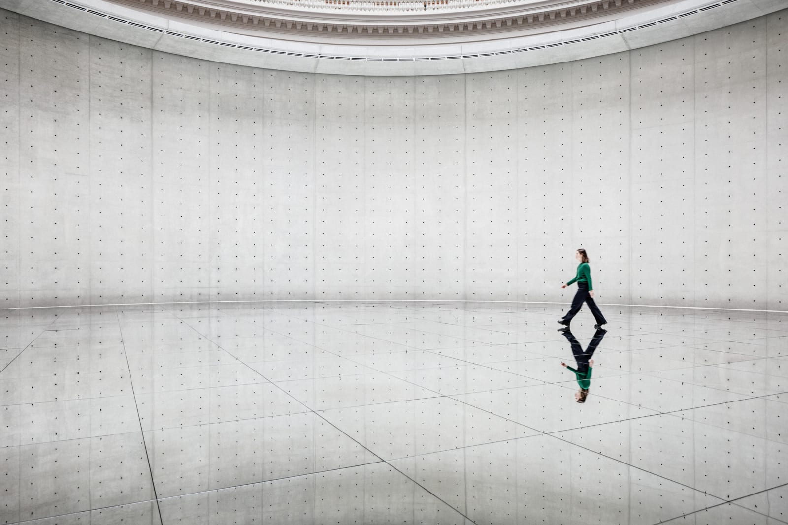 View of the exhibition “Le monde comme il va”, Bourse de Commerce – Pinault Collection, Paris, 2024. © Tadao Ando Architect & Associates, Niney et Marca Architectes, agence Pierre-Antoine Gatier. Photo: Florent Michel/11h45/Pinault Collection. © Kimsooja/