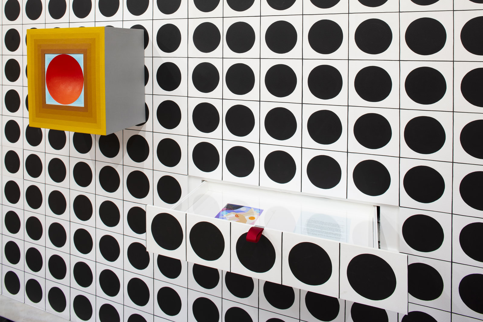 Installation view of Rodrigo Hernández, "El espejo", Museo Jumex, Mexico City, 2022.
