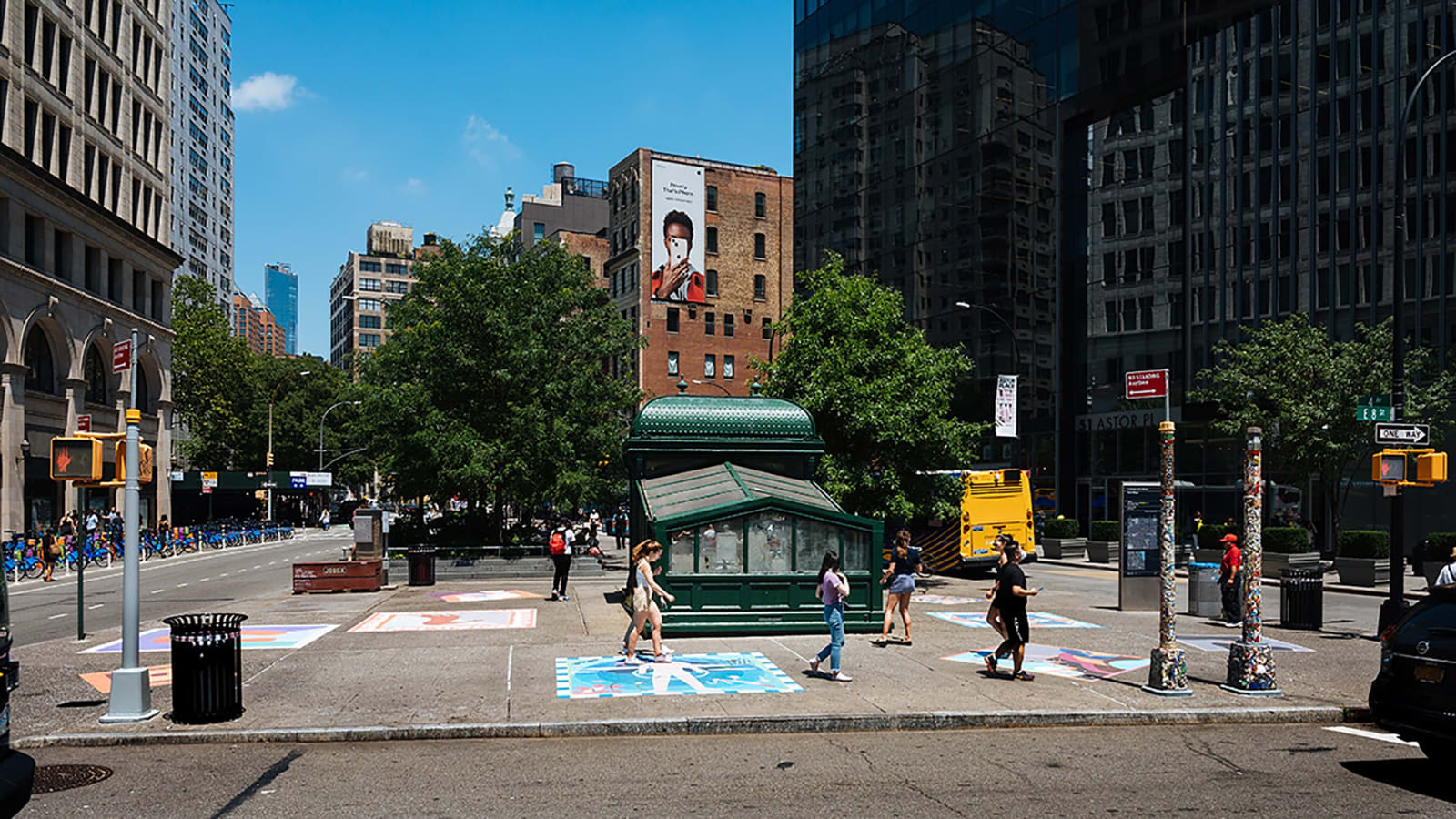 Installation view, Rodrigo Hernández, I am a stranger and I am moving, Installation at Swiss Institute Offsite, Astor Place, New York, 2022.