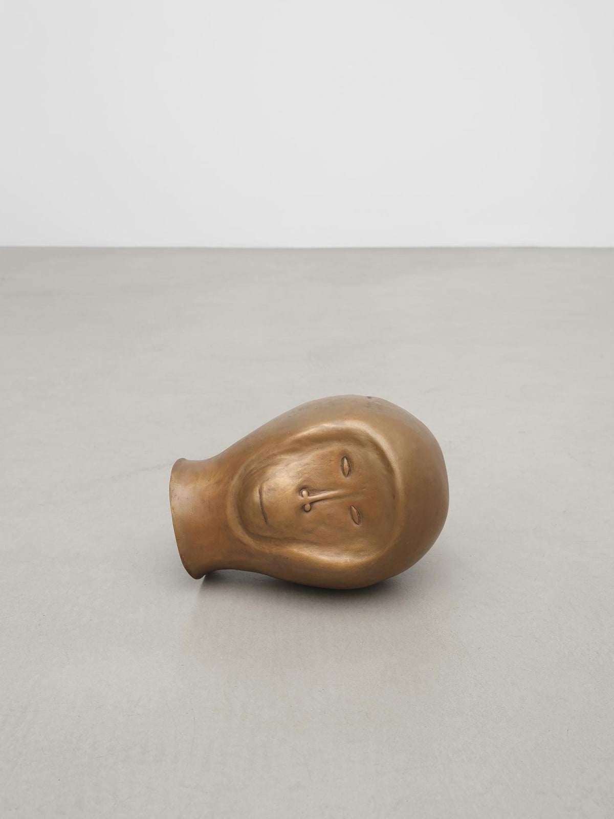 Image of Rodrigo Hernández: stars around this beautiful moon hide back their luminous form.