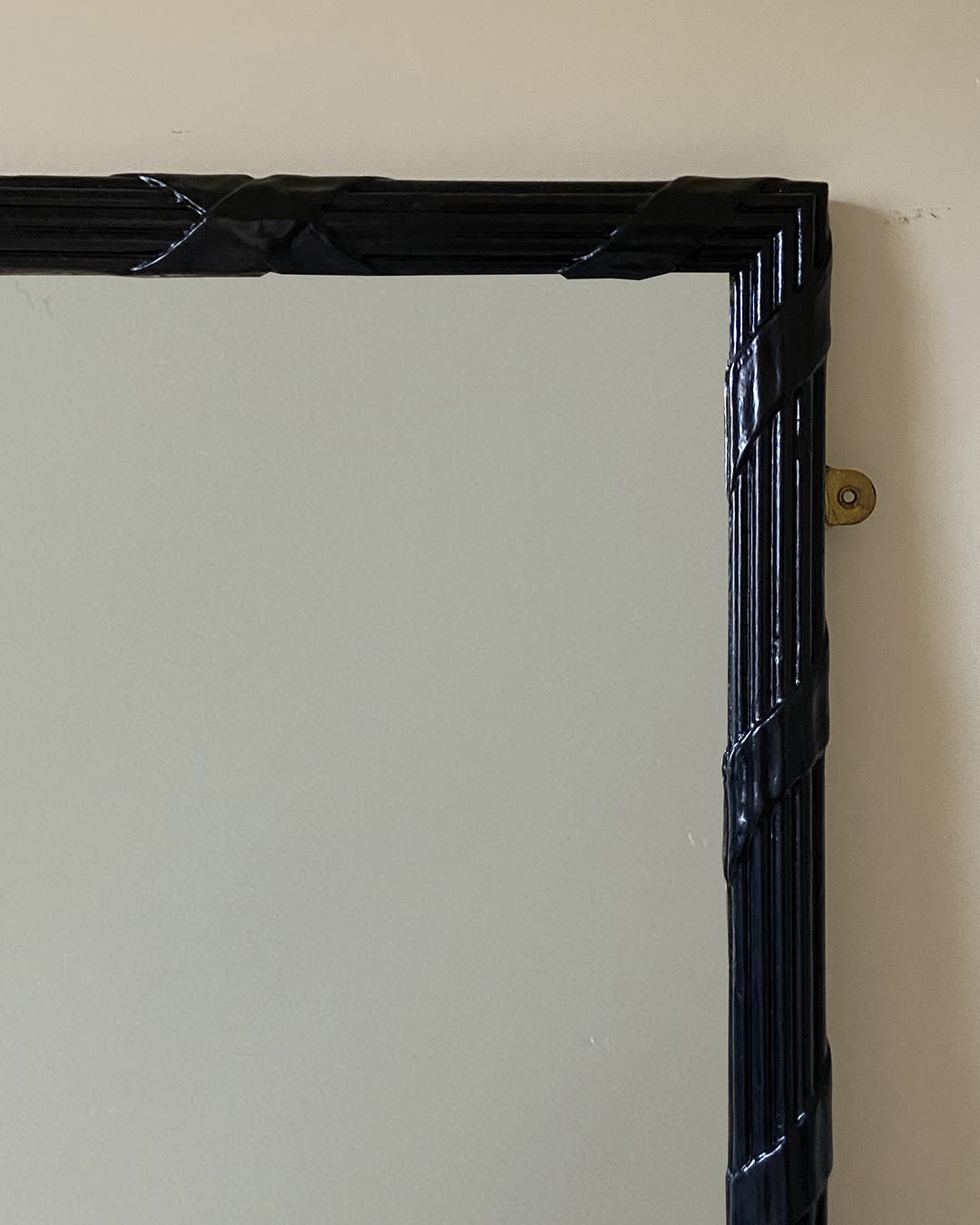 BLACK REEDED MIRROR