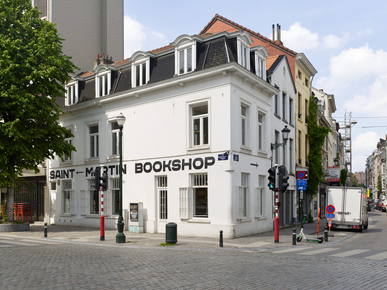 <div class="image_caption_container"><div class="image_caption">Exhibition view: <strong>Offering</strong>, Saint-Martin Bookshop, Brussels, 2021. Photo © Kristien Daem</div></div>