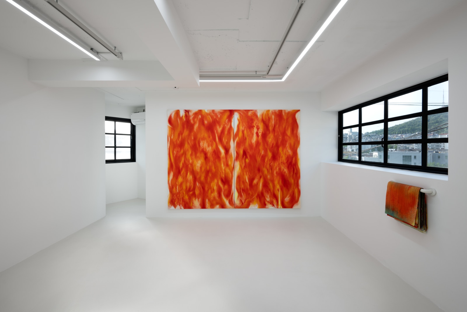 <div class="image_caption_container"><div class="image_caption"><p>Exhibition view: 불타는 집/House on Fire, Esther Schipper, Seoul, 2024. Photo © Hyun Jun Lee</p></div></div>