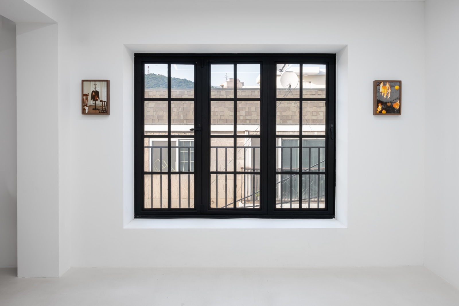 <div class="image_caption_container"><div class="image_caption"><p>Exhibition view: 불타는 집/House on Fire, Esther Schipper, Seoul, 2024. Photo © Hyun Jun Lee</p></div></div>