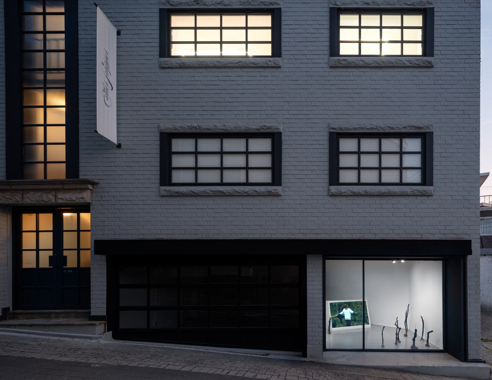 <div class="image_caption_container"><div class="image_caption"><p>Exhibition view: 불타는 집/House on Fire, Esther Schipper, Seoul, 2024. Photo © Hyun Jun Lee</p></div></div>