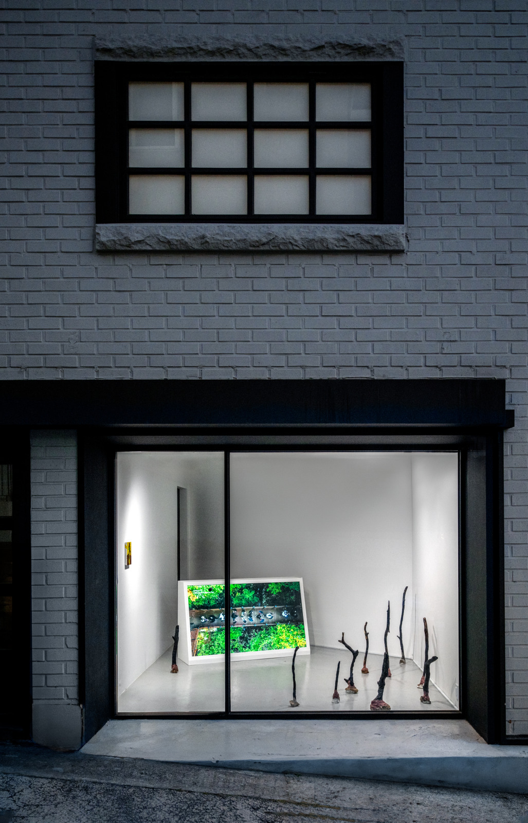 <div class="image_caption_container"><div class="image_caption"><p>Exhibition view: 불타는 집/House on Fire, Esther Schipper, Seoul, 2024. Photo © Hyun Jun Lee</p></div></div>