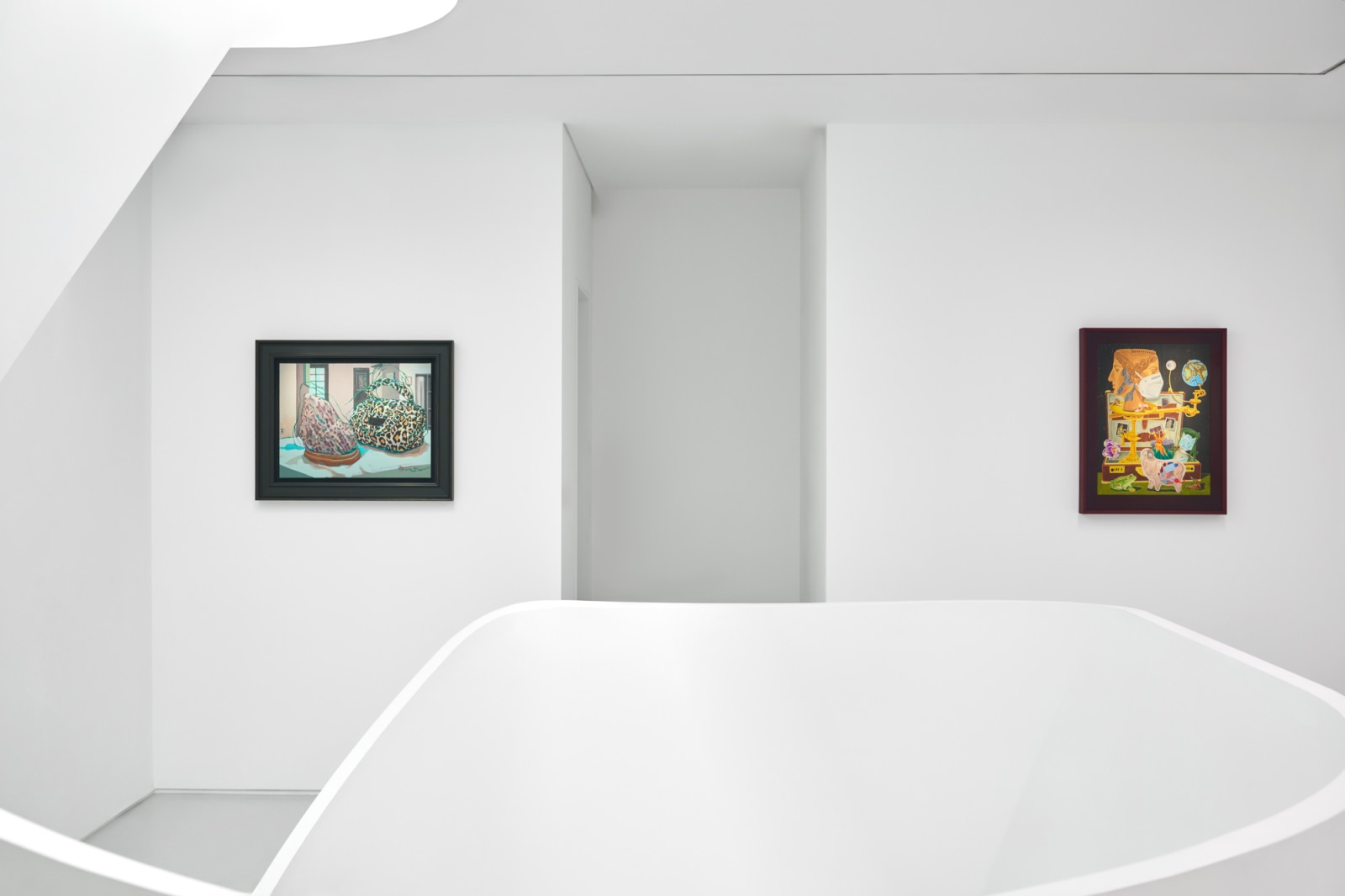 <div class="image_caption_container"><div class="image_caption"></div></div>