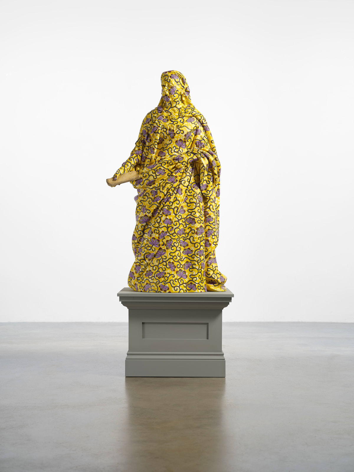 <div class="artist">Yinka Shonibare CBE RA</div><div class="title_and_year"><span class="title">Decolonised Structures (Queen Victoria)</span><span class="year">, 2022</span></div>