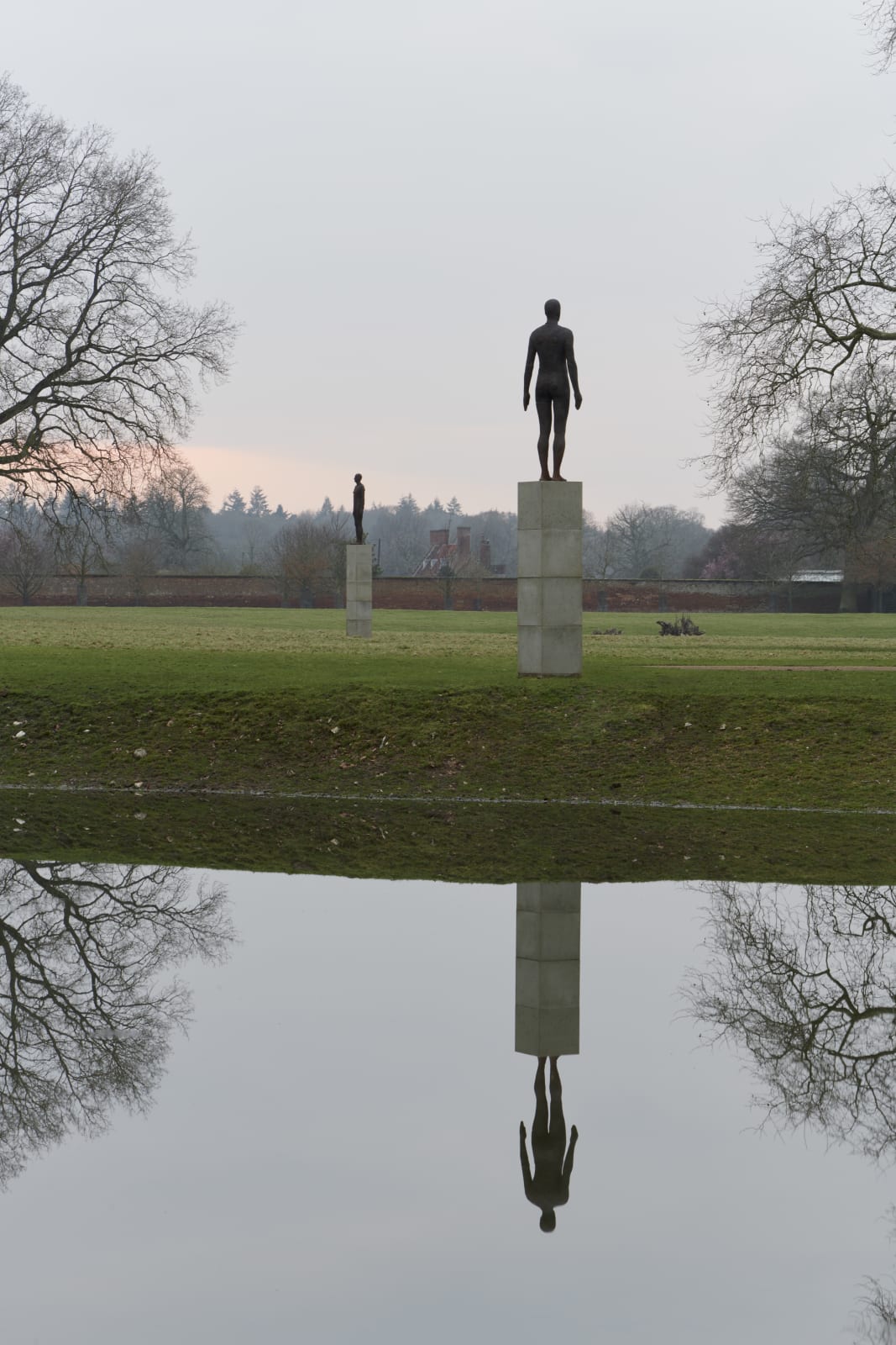<a href="/content/feature/5828/detail/image48130/" class="pageload-link-type-popup-enabled-content"><p>Antony Gormley, <em>Time Horizon</em>, 2006<br />cast iron, 100 elements, each 189 × 53 × 29 cm<br />Installation Houghton Hall, Norfolk, 2024<br />Photo: Theo Christelis</p></a>