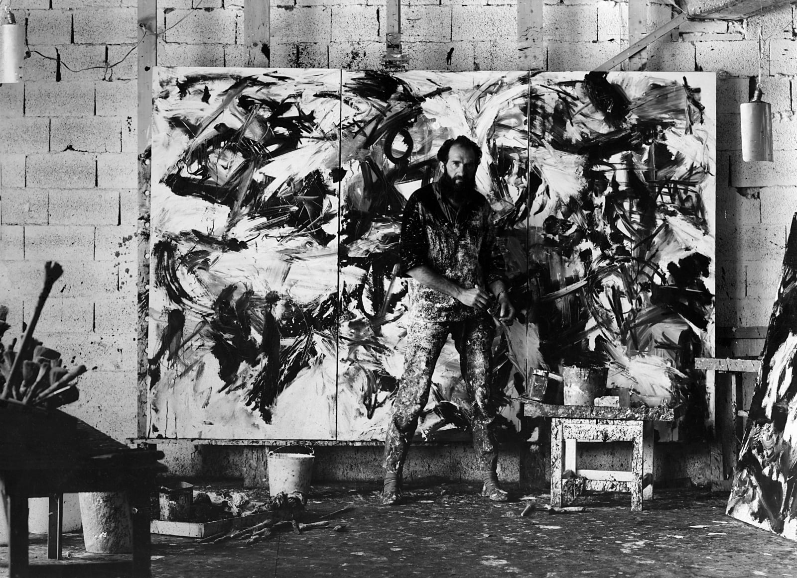 Emilio Vedova working at Per la Spagna, Venice (1962) © Maria Teresa Muraro