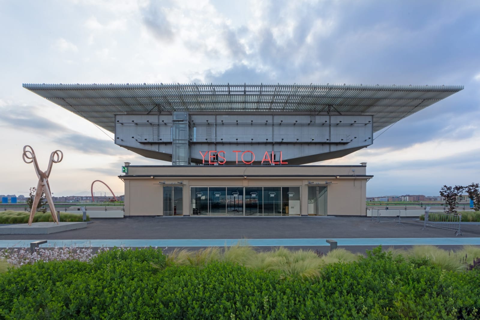 Die Doppelgängerin VALIE EXPORTs monumental sculpture on view in Bucharest and Turin