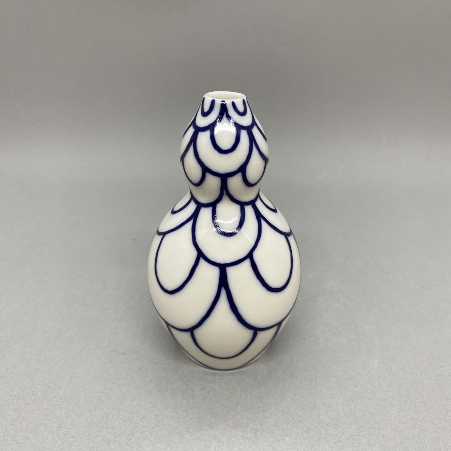 Rhian Malin, Small Double Scalloped Venus Bottle