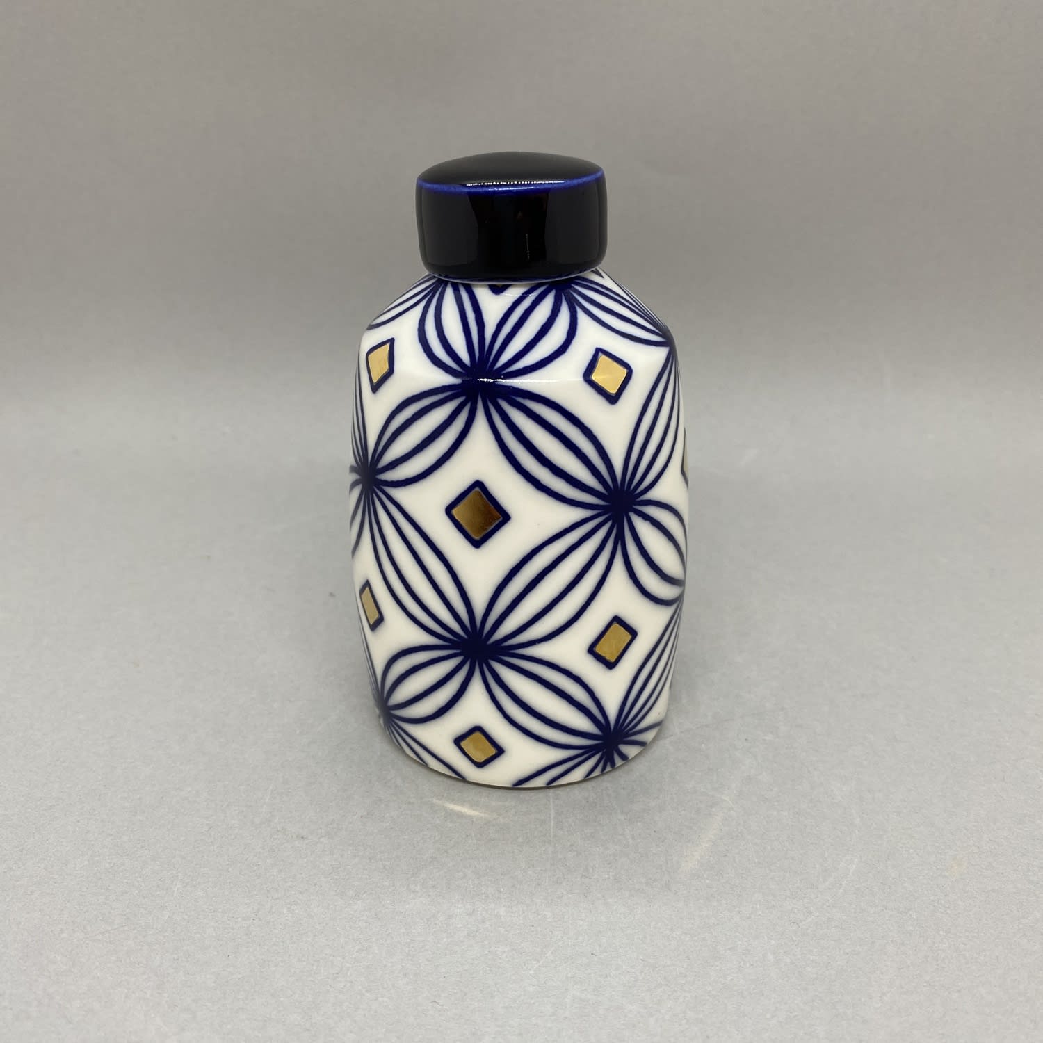 Rhian Malin, Straight Sided Frangipani Ginger Jar with Gold