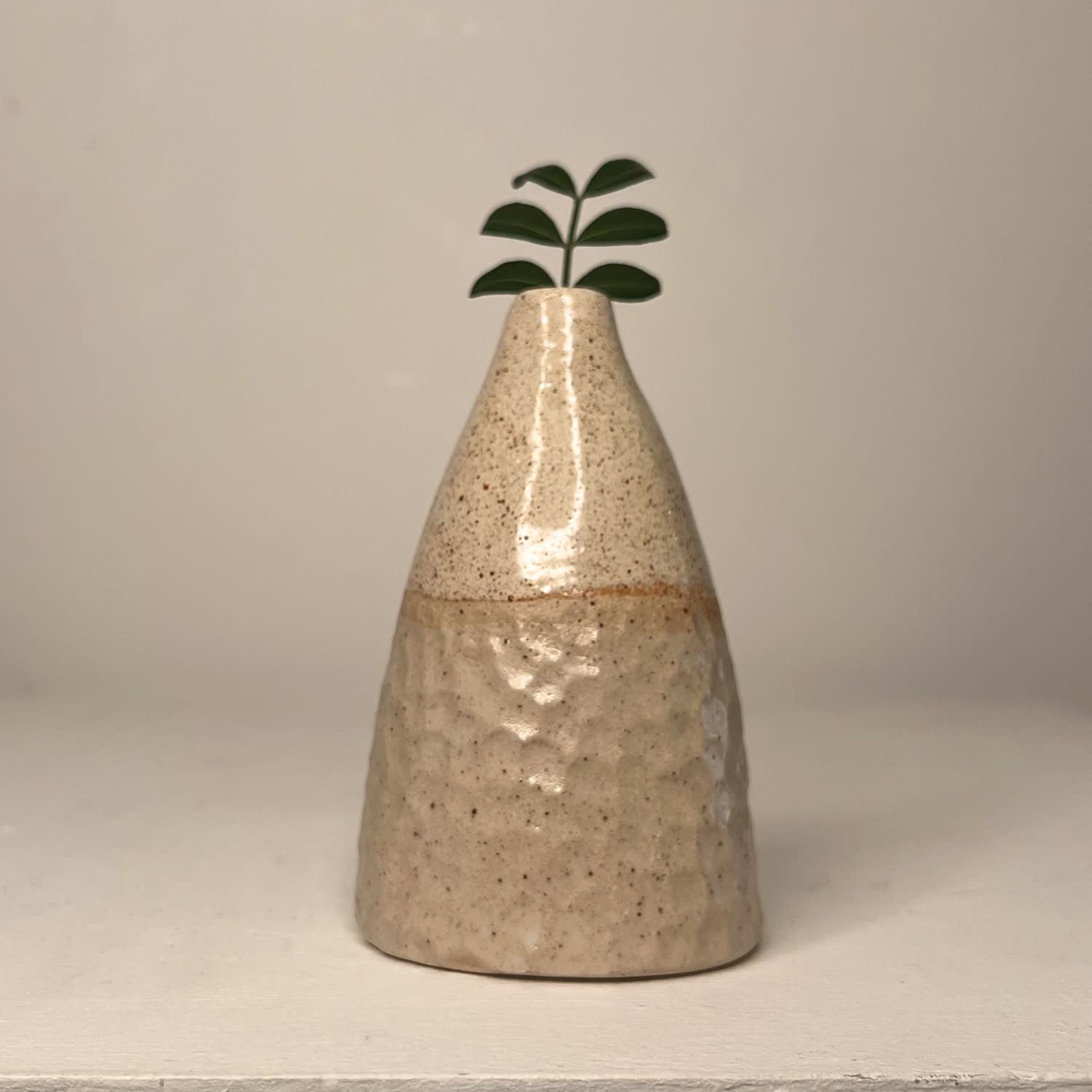 Jode Pankhurst, Small Dimple Vase - Speckled Cream & White, 2025