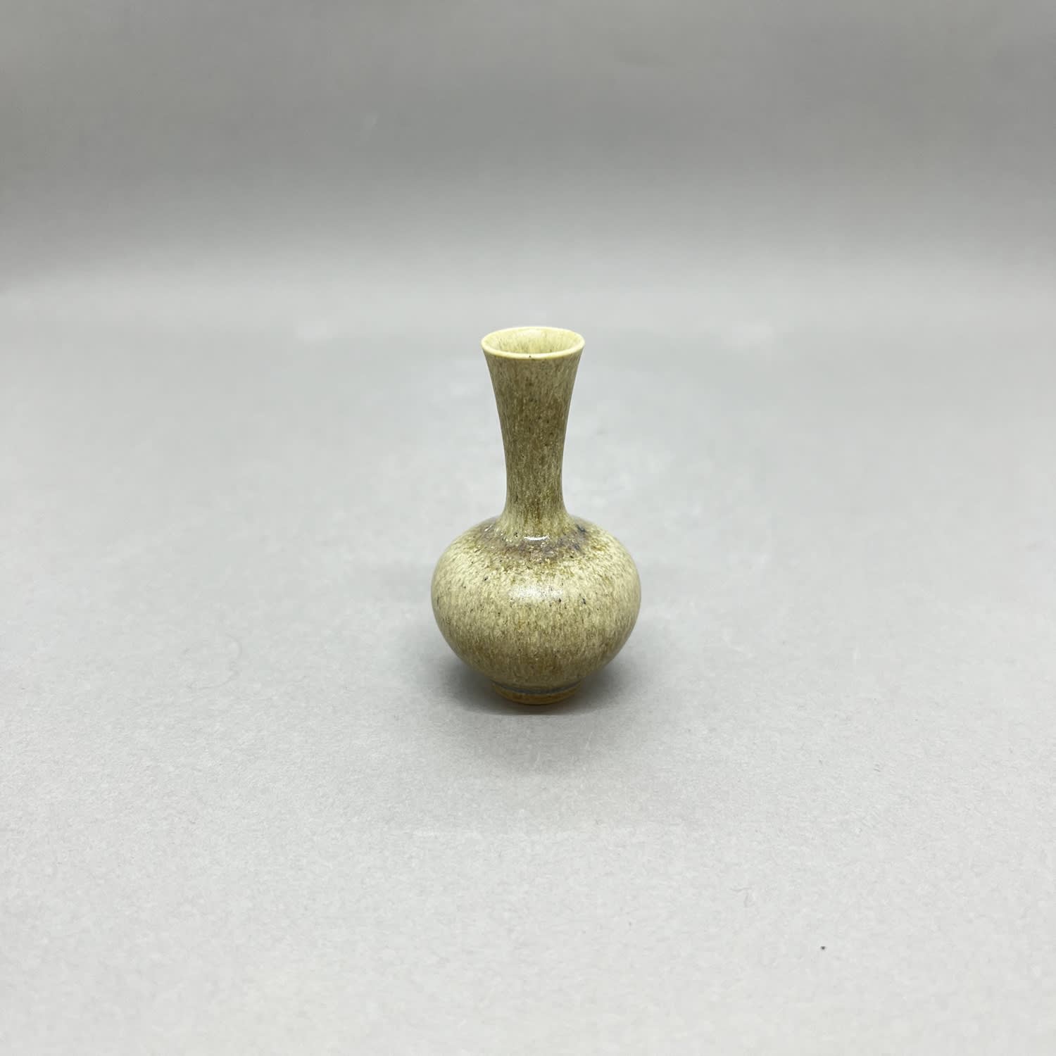 Yuta Segawa, Miniature Vase - Medium Speckled Sage