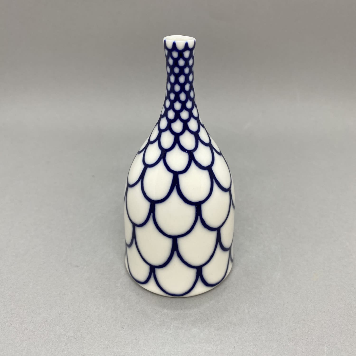 Rhian Malin, Small Straight Sided Scalloped Bottle