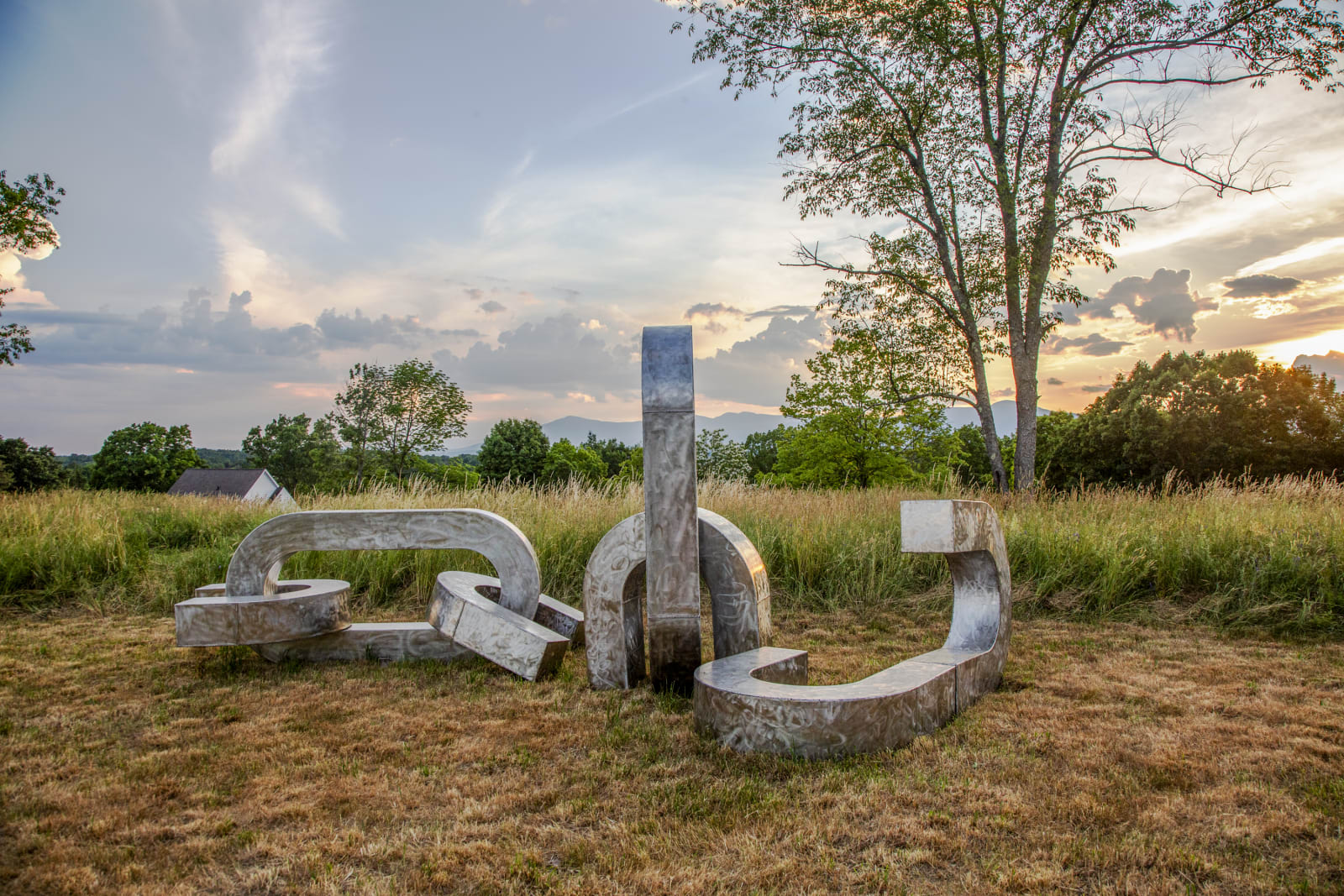 <div class="additional_caption">'Song of the Broken Chains', 2020. Stainless steel. Approx. 243.84 x 548.64 x 365.76cm (96 x 216 x 144in)</div>
