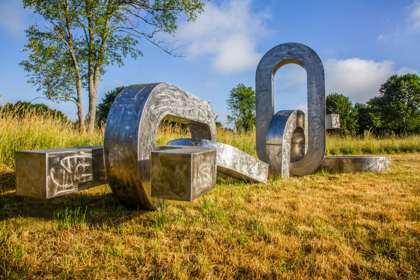 <div class="additional_caption">'Song of the Broken Chains', 2020. Stainless steel. Approx. 243.84 x 548.64 x 365.76cm (96 x 216 x 144in)</div>