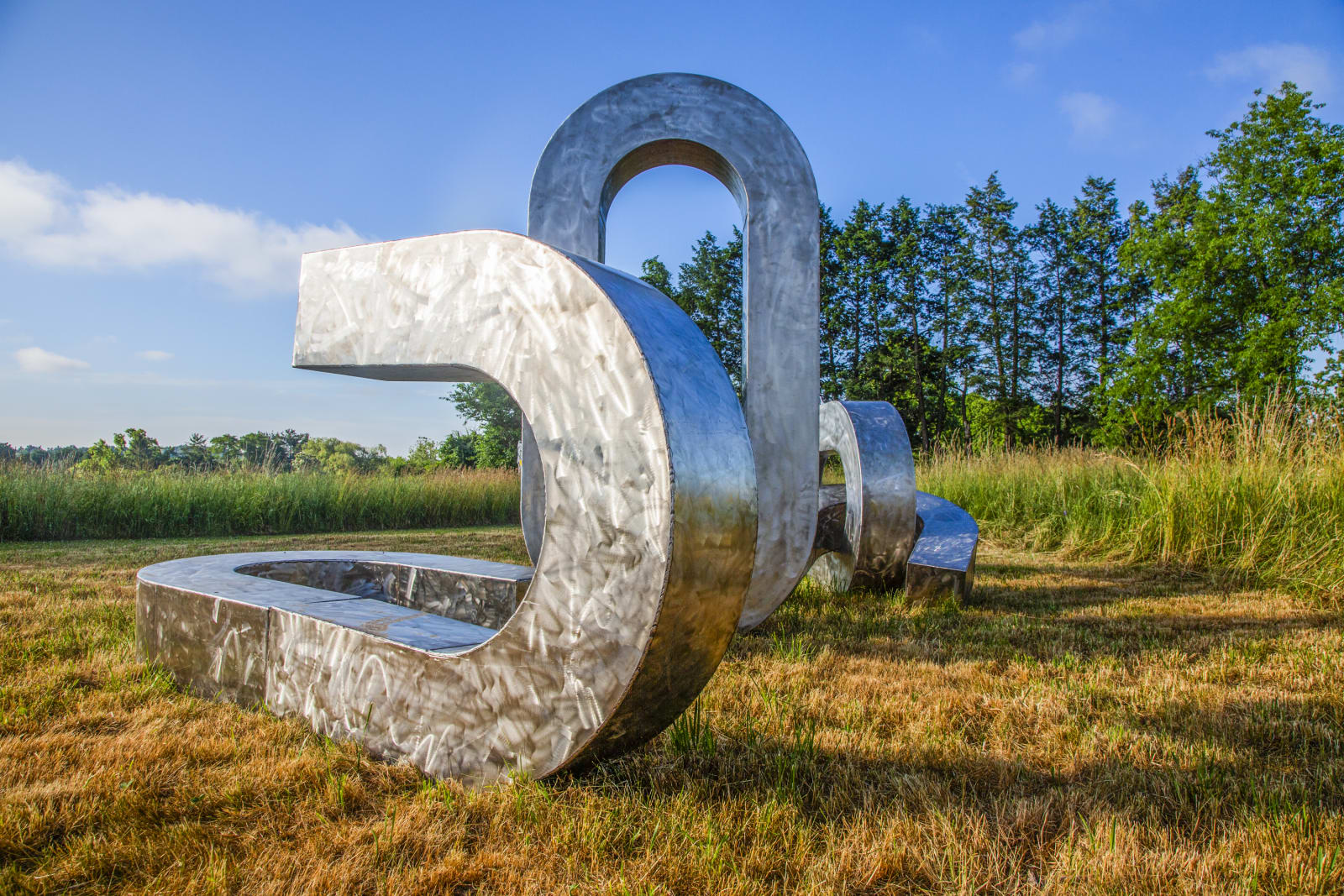 <div class="additional_caption">'Song of the Broken Chains', 2020. Stainless steel. Approx. 243.84 x 548.64 x 365.76cm (96 x 216 x 144in)</div>