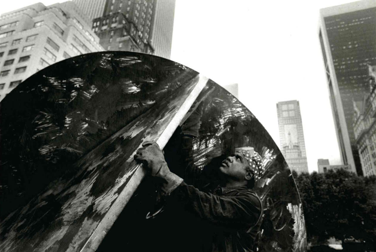<div class="additional_caption">Melvin Edwards installing 'Tomorrow's Wind', 1991. Doris C. Freedman Plaza, New York</div>