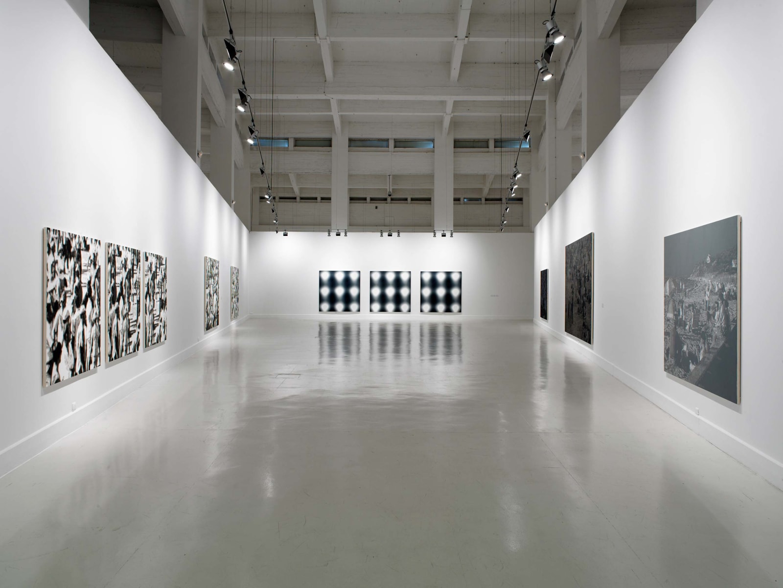 <p>Installation view: Wayne Gonzales, CAC Malága, Malága (2011).</p>