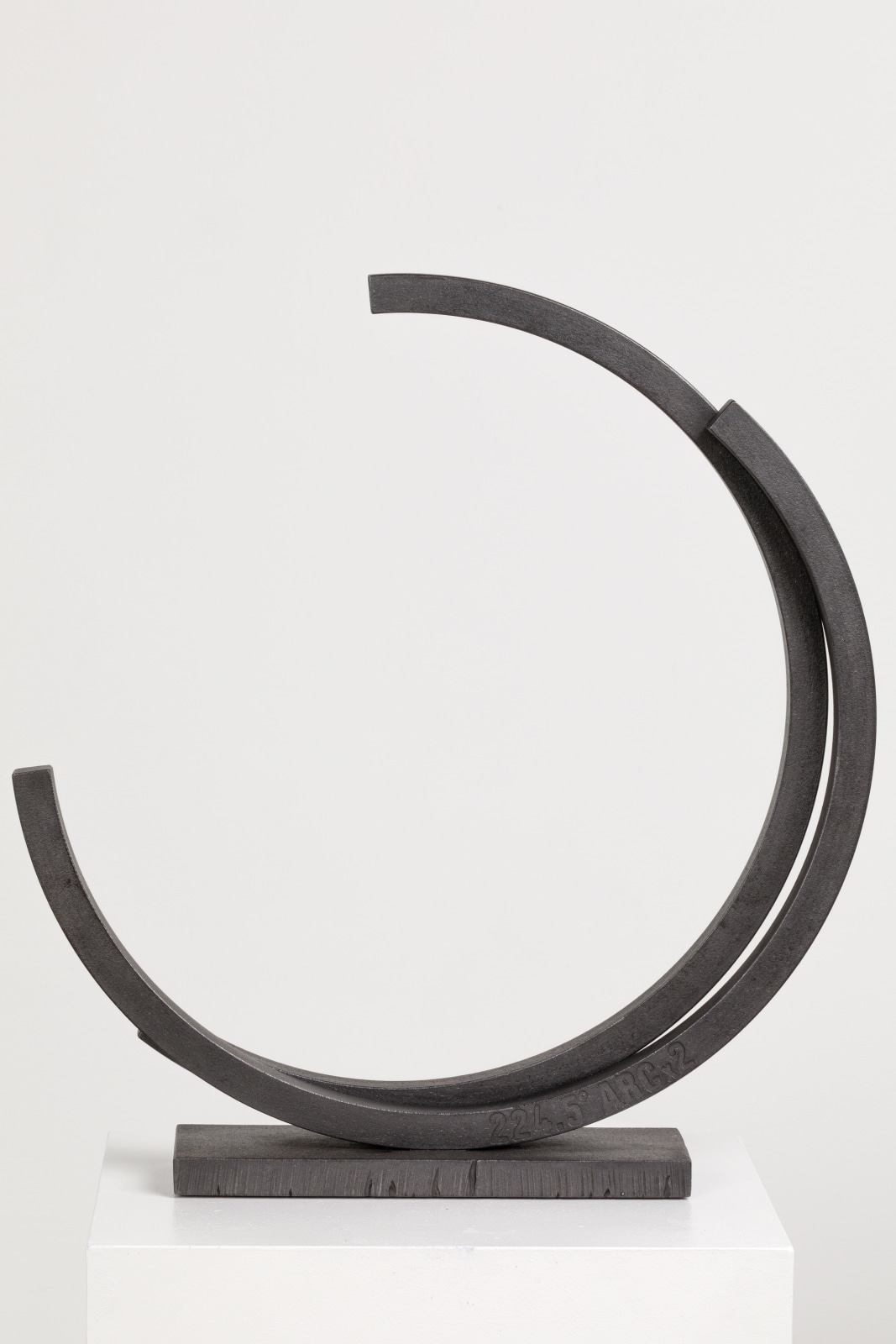 Bernar Venet, 224.5˚ Arc x 2, 2001