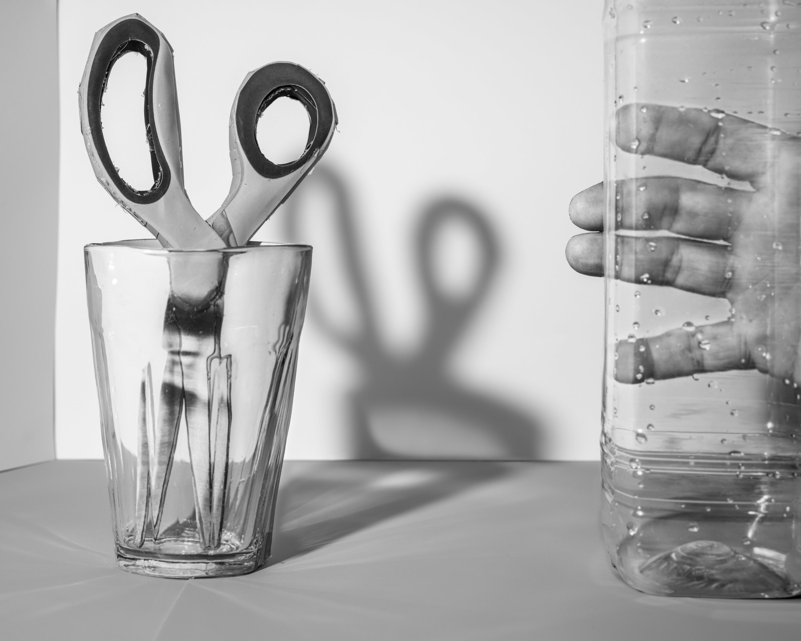 Daniel Gordon, Light Study (Scissors and Hand), 2024