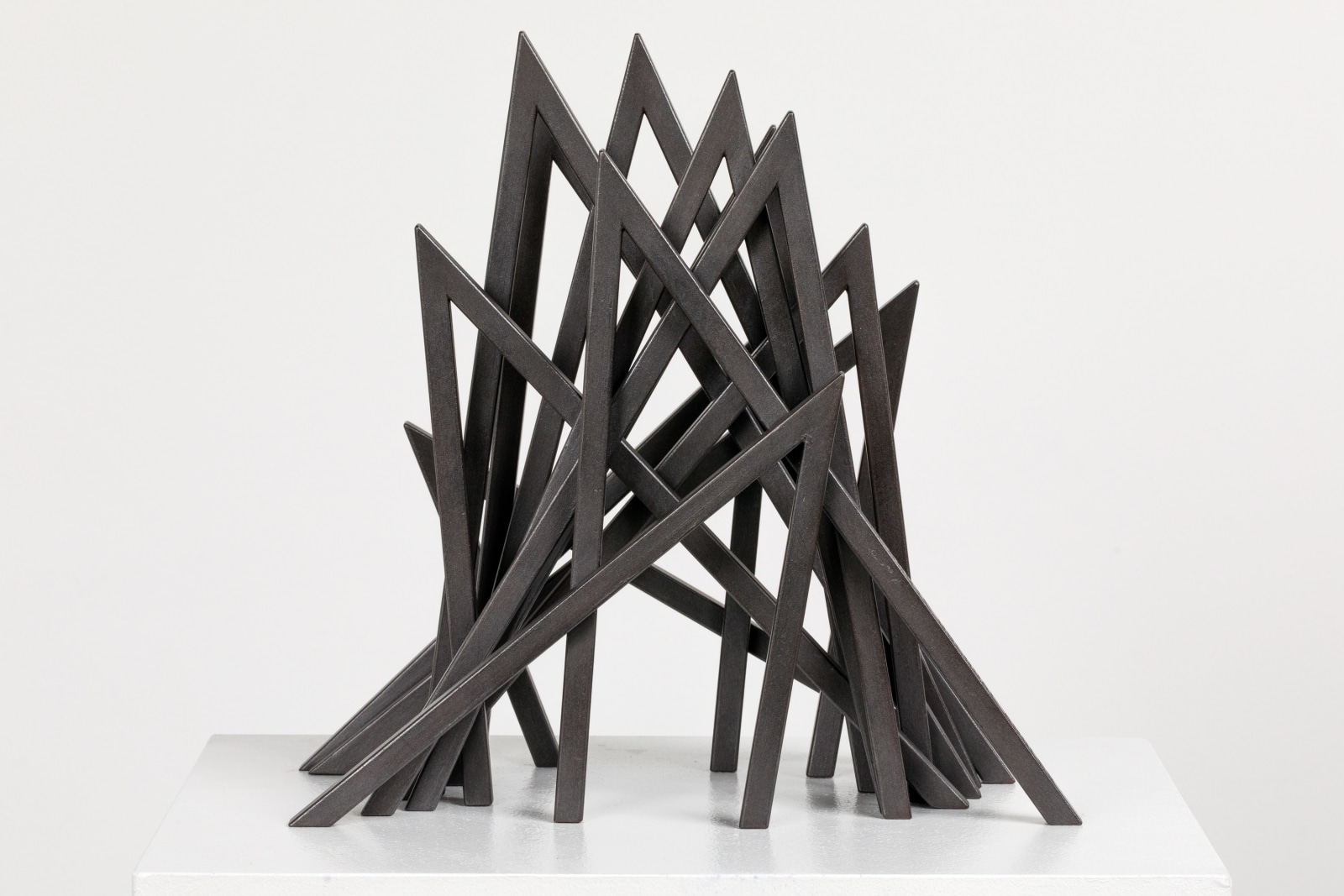 Bernar Venet, 13 Acute Unequal Angles, 2020