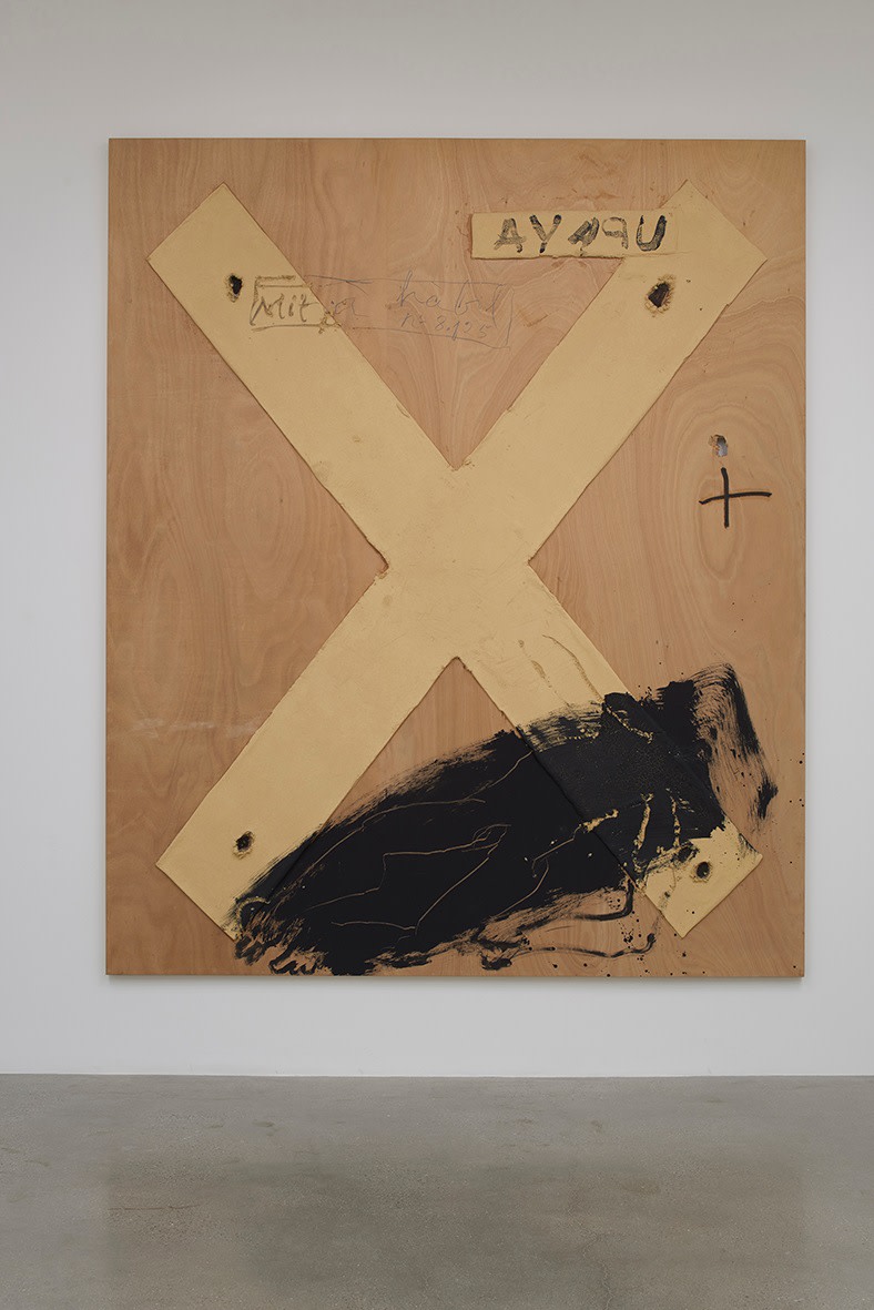 Antoni Tàpies, Mitjà hàbil núm. 8.125, 2004