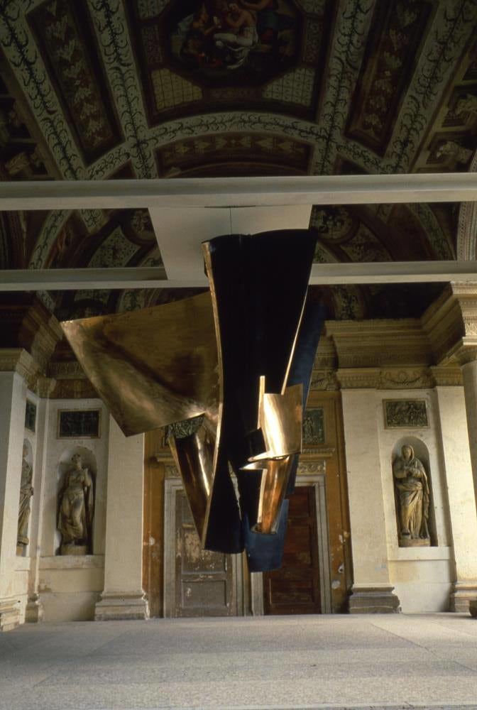 Hanging sculpture representing a stalactite.