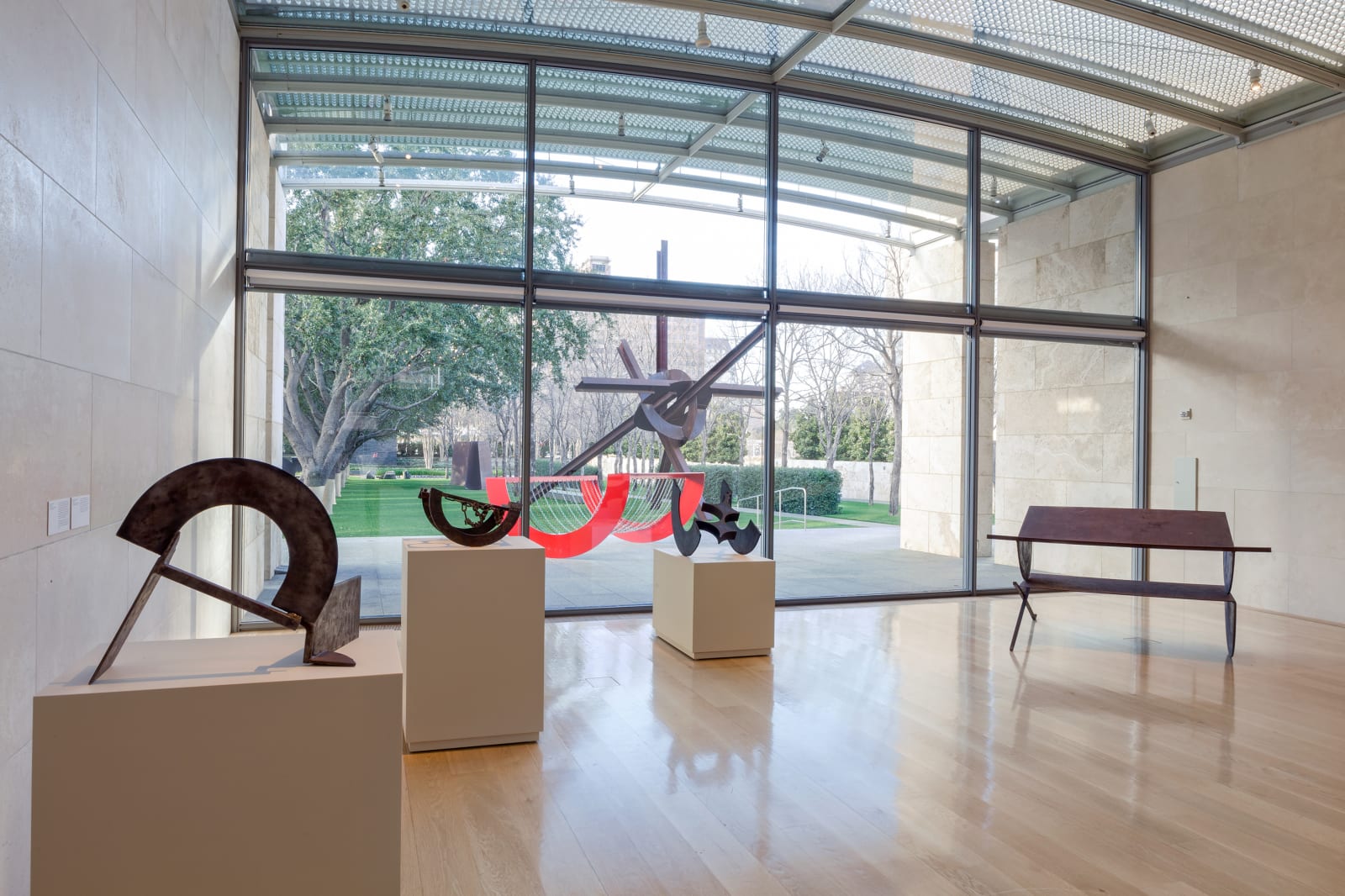 <div class="additional_caption">'Melvin Edwards: Five Decades', Nasher Sculpture Center, Dallas, Texas (2015)</div>