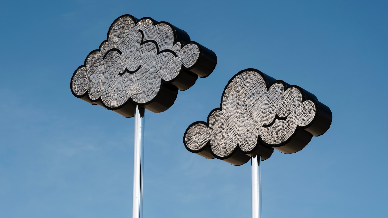 Sanford Biggers, Unsui (Mirror), 2025, Steel and aluminum. Installation View at Desert X 2025 © Photography by Lance Gerber. Commissioned in partnership with Buckhorn Public Arts.