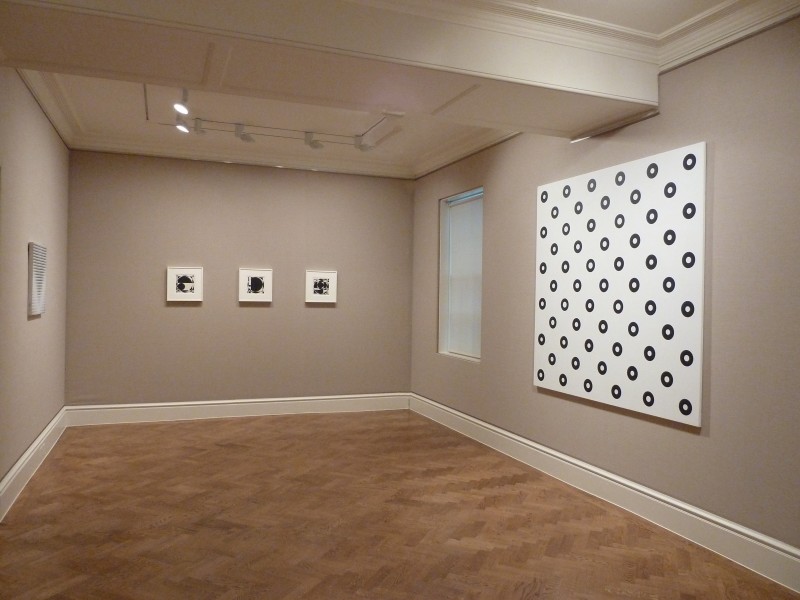 Far wall: Untitled (1960), Untitled (1960) and Untitled (1960), right: Dilated Centres (1963)