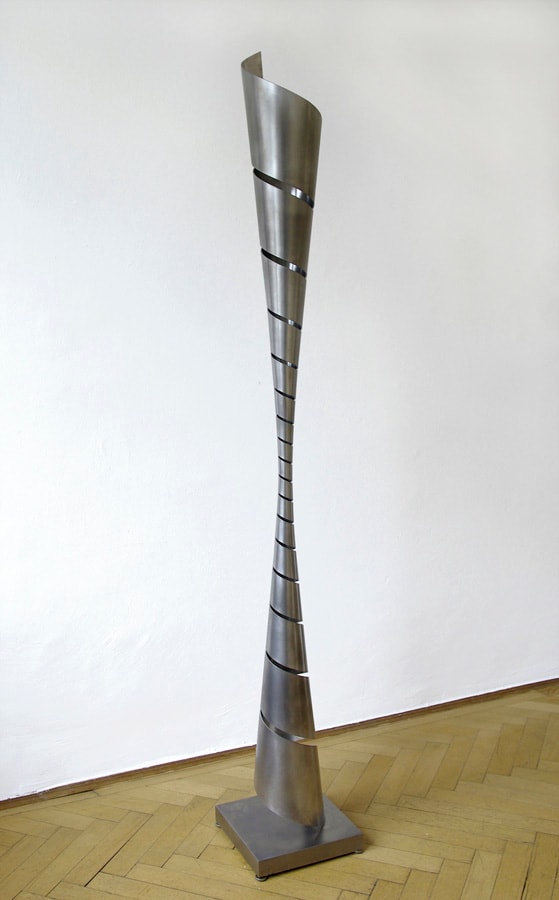 Martin Willing, Gestrecktes Hyperboloid, Höhenachse zehnfach, 2004