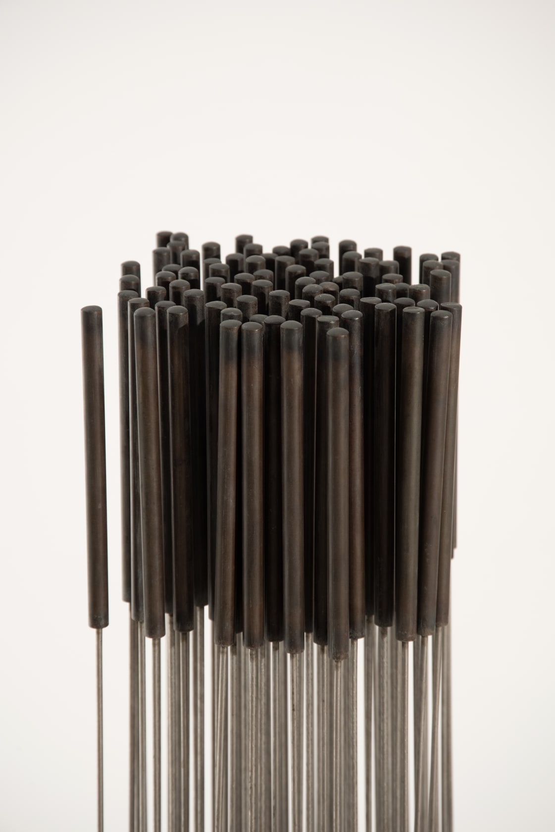Harry Bertoia Ohne Titel (Sonambient), circa 1963-64 Beryllium copper, monel, and bronze base, 42 1/8 x 10 x 10 inches...