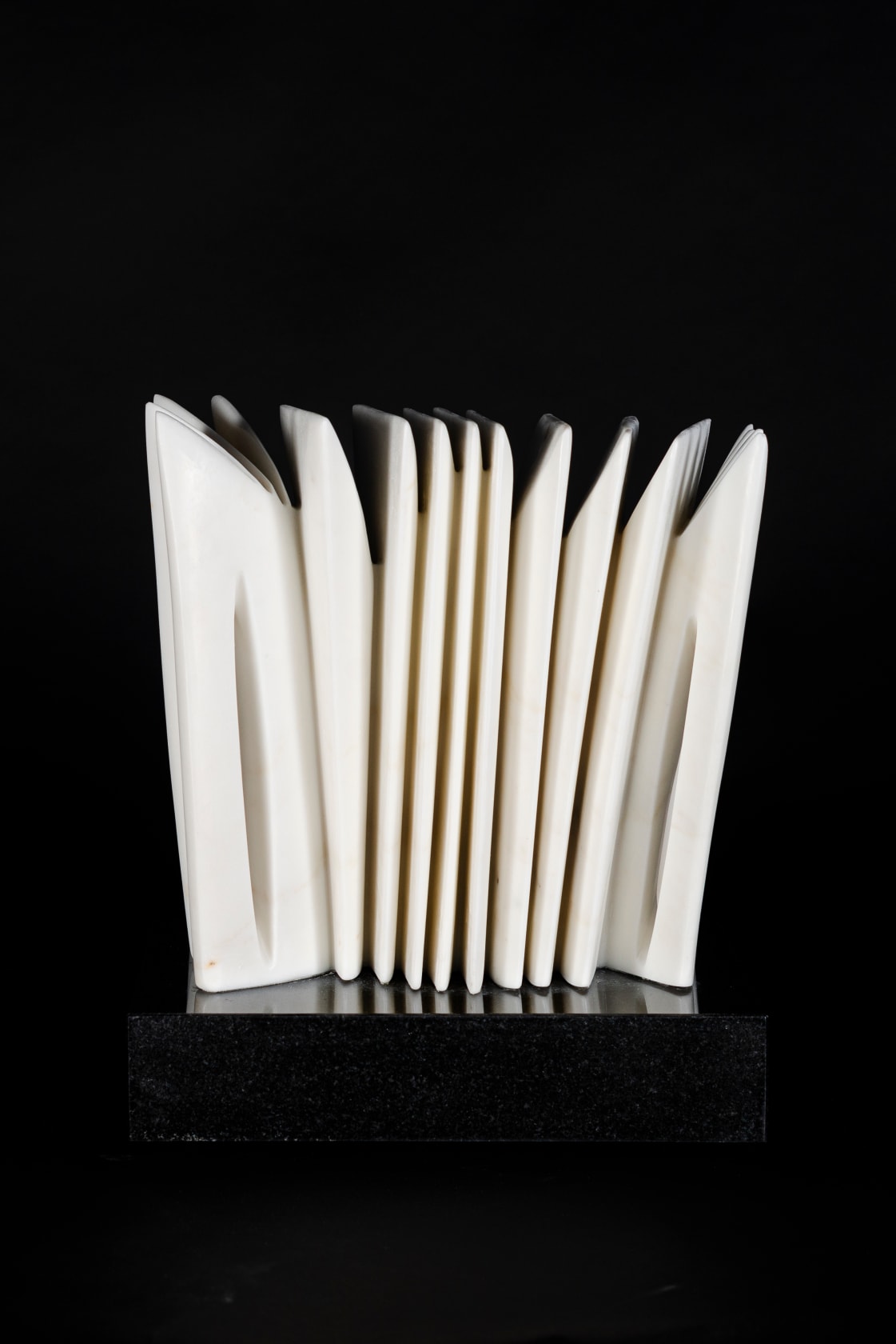 Pablo Atchugarry Untitled, 2024 Carrara marble, 11 1/4 x 12 x 6 1/4 in. (28.5 x 30.5 x 16 cm)...
