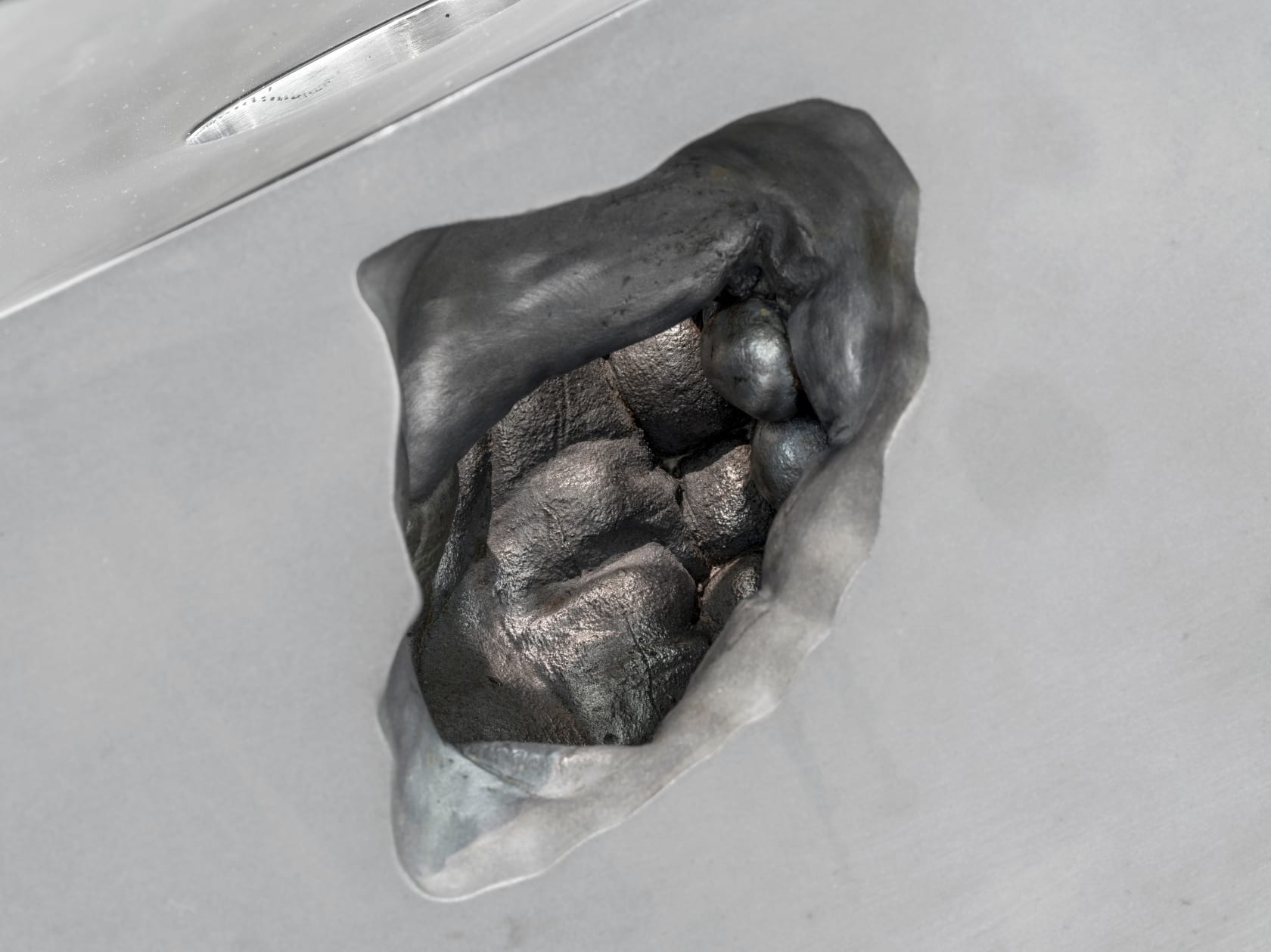 Giuseppe Penone Geometria nelle mani - ovale, 2005 Bronze, polished stainless steel 48 1/4 x 65 x 53 1/8 in....