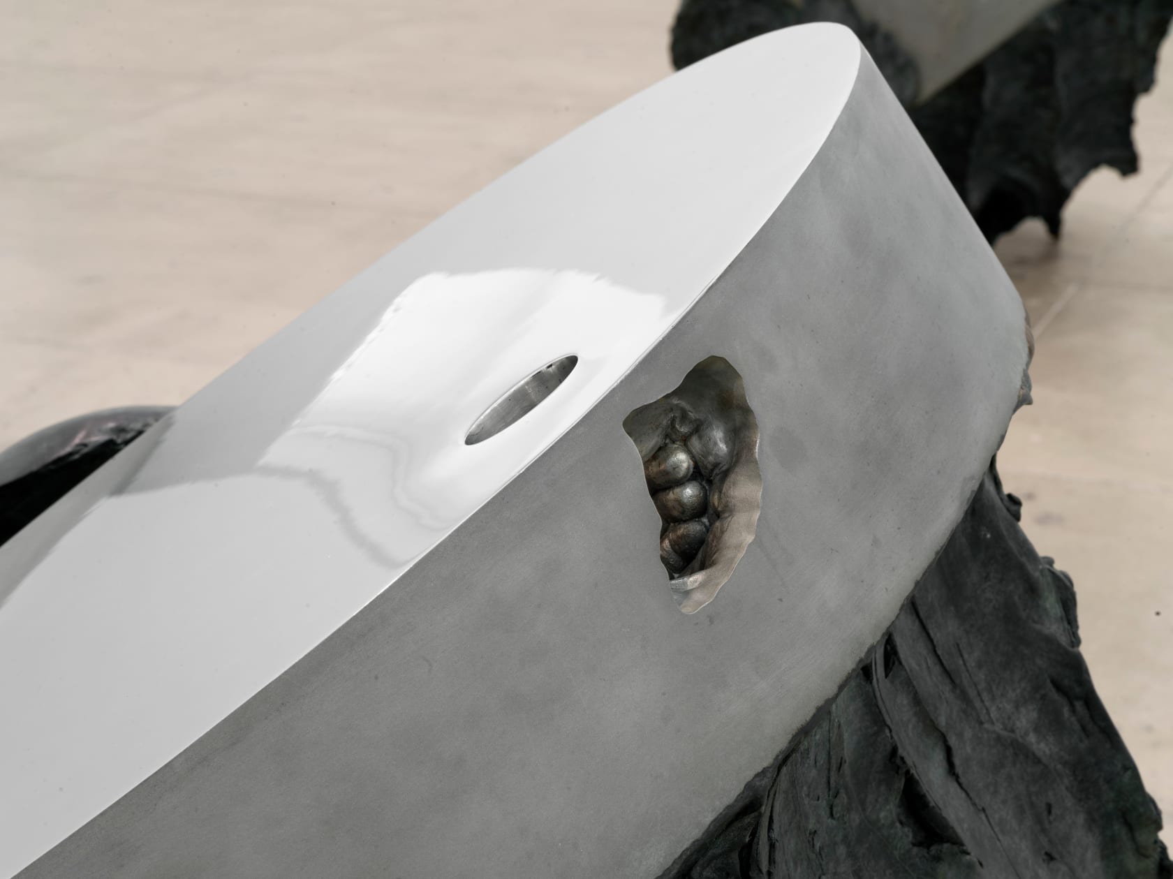 Giuseppe Penone Geometria nelle mani - ovale, 2005 Bronze, polished stainless steel 48 1/4 x 65 x 53 1/8 in....