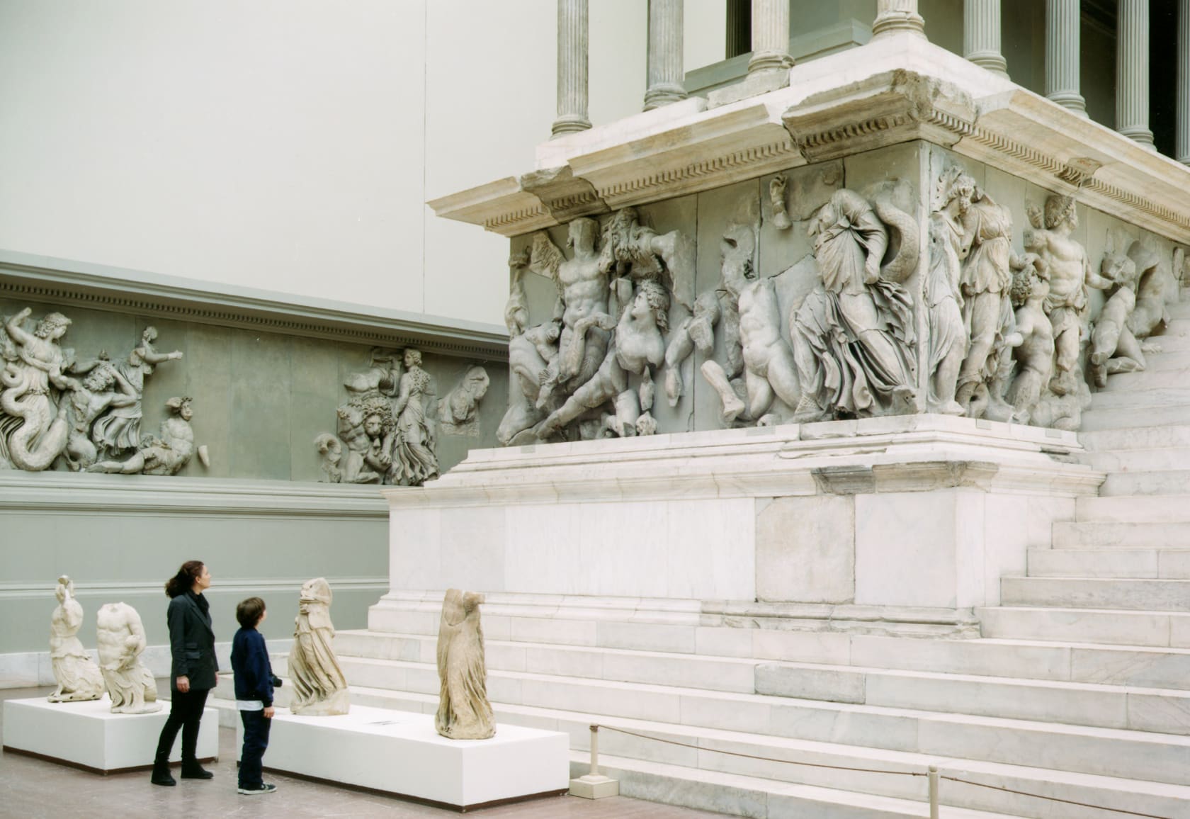Thomas Struth Pergamon Museum VI, Berlin, 2001