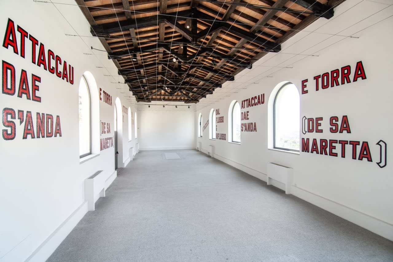 Lawrence Weiner, ATTACHED BY EBB & FLOW, 2019